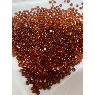 2.00mm พลอยโกเมน เเท้ รูปกลม ราคาปลีกและส่ง. สีสวย 2.00mm Natural Garnet, Round Shape.