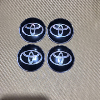 โลโก้ * TOYOTA ขอบเงิน โลโก้ฝาครอบล้อ โลโก้ติดดุมล้อ ขนาด : เส้นผ่าศูนย์กลาง 56 mm (ราคาต่อชุด มี 4 ชิ้น )