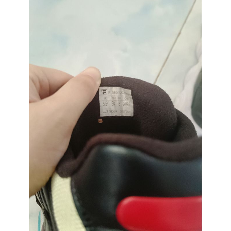 รองเท้าผ้าใบ FILA มือสอง