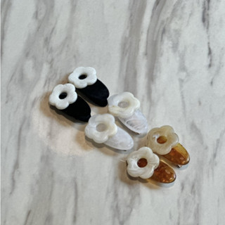 gimmeblessed.co — mini daisy clips(set 2 pcs/ size 1 cm)