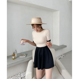 [พร้อมส่ง]Black Onepiece Skirt-ชุดว่ายน้ำวันพีช ทรงกระโปรงแขนสั้น มีซับกางเกงค่ะ