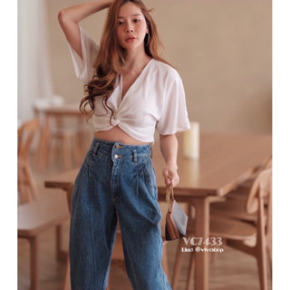 เสื้อครอป ไขว้ที่อก สีขาว อก-35” เอว-28”