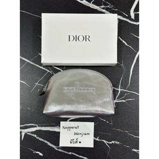 (New/แท้💯) กระเป๋าเครื่องสำอางค์ Dior Addict สีเงินเมทัลลิค มีกล่อง