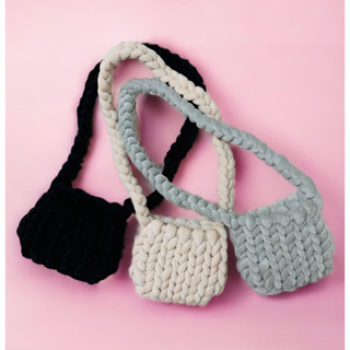 cashback 10% กระเป๋าถัก handmade ไหมพรมยักษ์นุ่มๆ  แบบสายยาว สินค้าพร้อมส่งตามแบบ