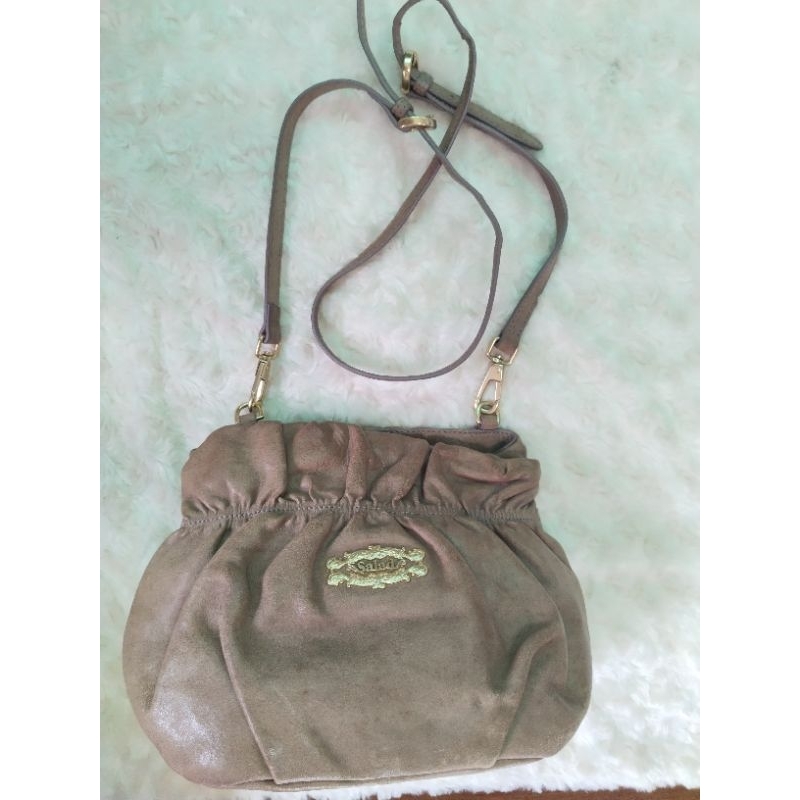 กระเป๋าสะพายยาวหนังแท้สีน้ำตาลอ่อน salad