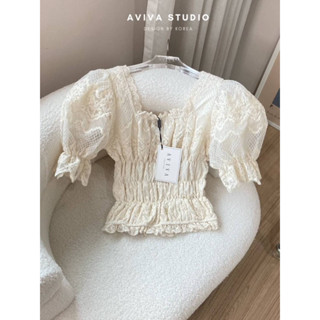 AVIVA STUDIO 💛 เสื้อลูกไม้ทรงสม็อคแขนตุ๊กตาสีครีม