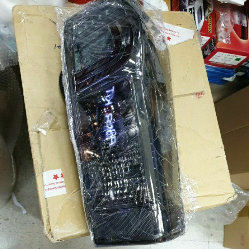 ไฟท้าย isuzu dmax ดีแมก 2014 สโม๊ค ขวา