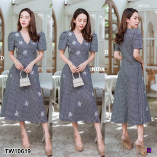 CS10619 เดรสยาวคอวีลายสก๊อตแต่งลายดอก V-neck long dress with floral pattern