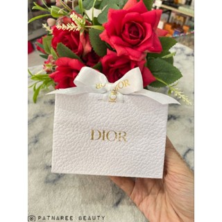 ถุงครัชจิ๋ว Dior พร้อมโบว์ในตัว