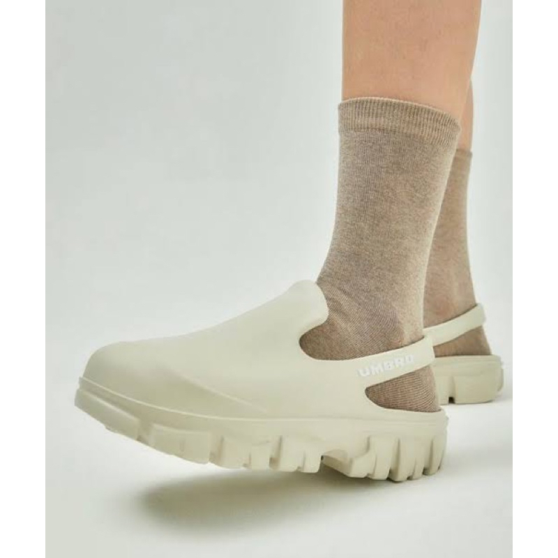 umbro topi รองเท้าดัง รุ่นยอดนิยมเซเลปเกาหลี เบอร์ 25/eu 39