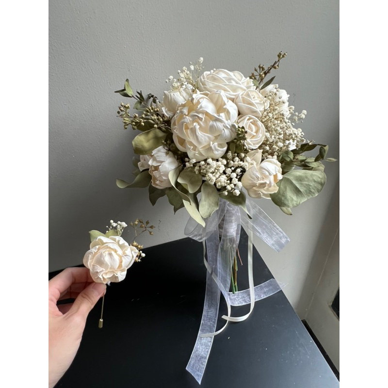 ช่อดอกไม้/พินติดสูทโทนขาวเขียว
