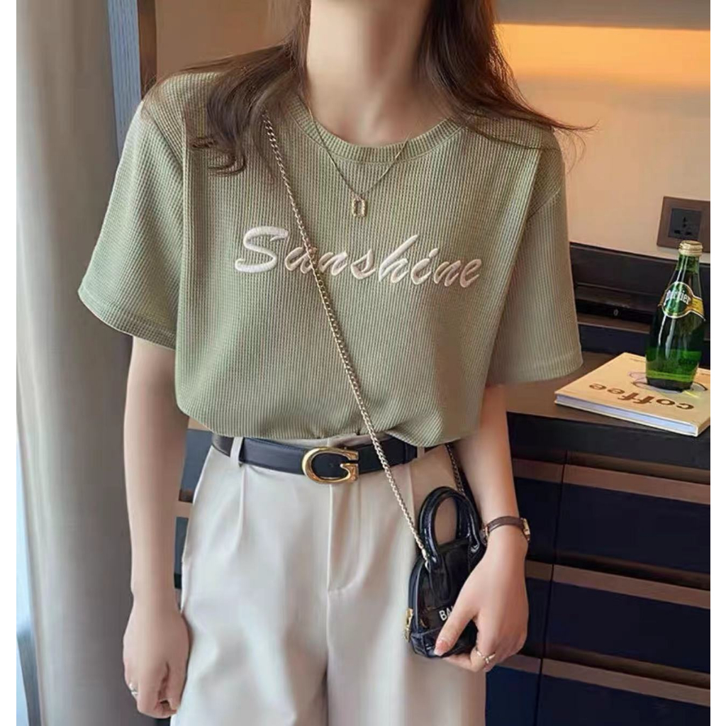 Bonnie(พร้อมส่ง/ใหม่)#58088เสื้อยืดแขนสั้นผู้หญิงฤดูร้อน 2023 ใหม่ลายปักเสื้อไหมพรมแฟชั่นสไตล์เกาหลี