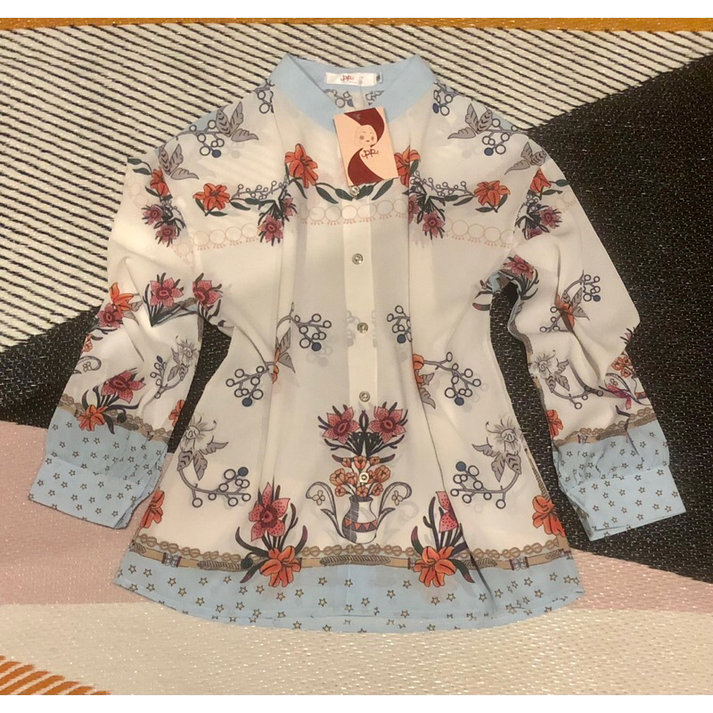 เสื้อเชิ้ต แขนยาว ลายดอกแบบเก๋ๆ  Poi Fashion