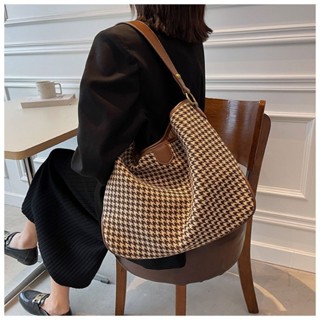 กระเป๋าแฟชั่นเกาหลีพร้อมส่ง  กระเป๋าสะพาย tote KARA Bag