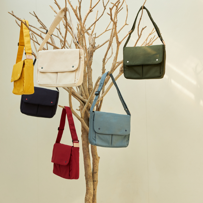 กระเป๋าแล็ปท๊อปสะพายข้าง รุ่น PEG laptop bag - Something Simple