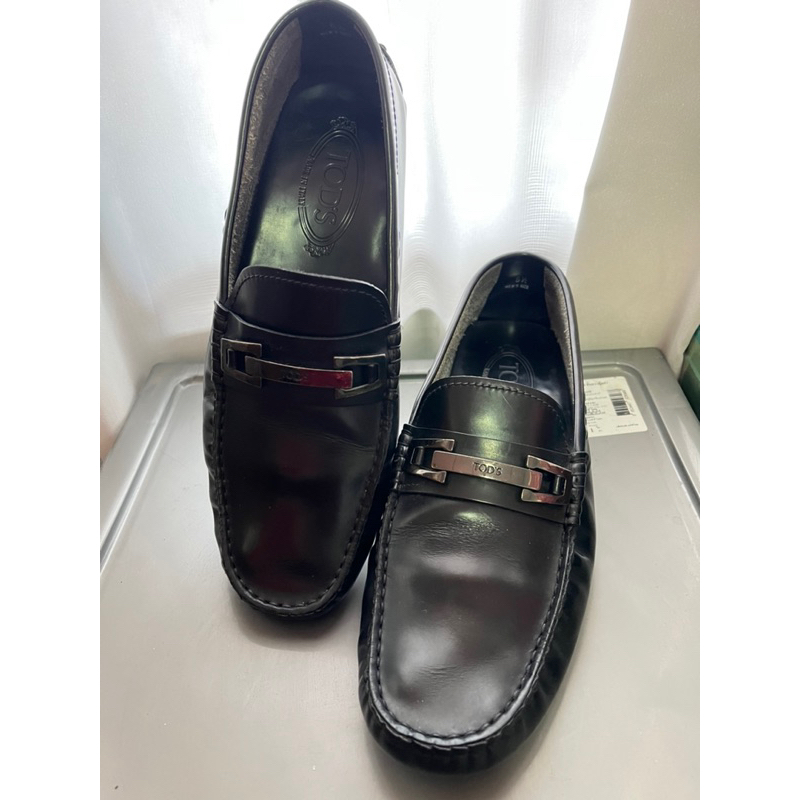 รองเท้าผู้ชายมือสองของแท้ สภาพดี ยี่ห้อ TOD’S