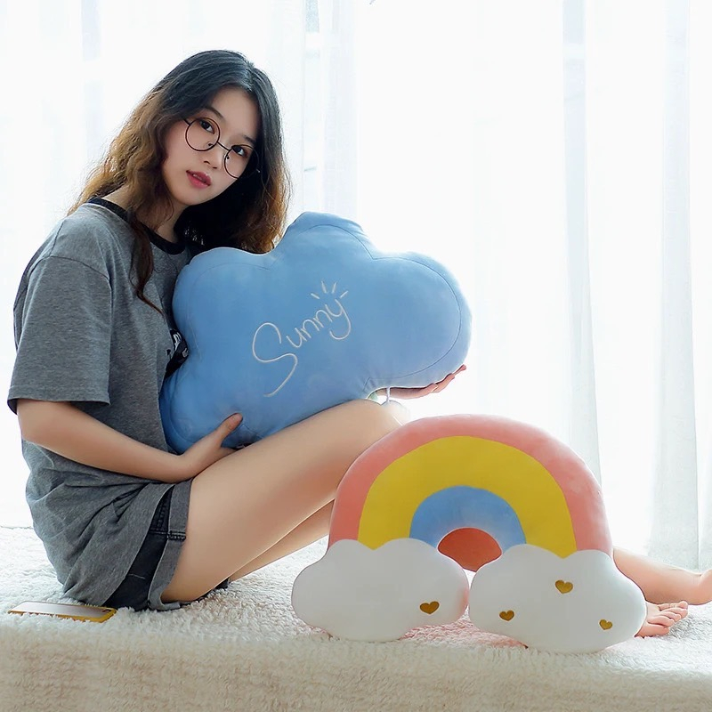 หมอน สายรุ้ง ดวงจันทร์ มงกุฎ สีรุ้ง ผลิตจากผ้าขนนุ่ม สามารถซักทำความสะอาดได้ เพราะใช้ใยสังเคราะห์อย่างดีเกรดA