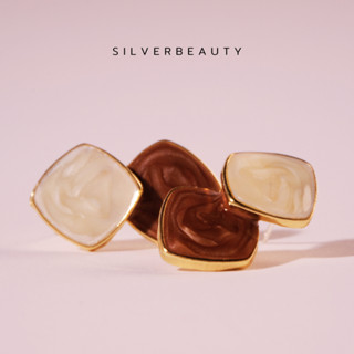 โค้ด SILV45 ลด45.-  Silver beautyต่างหูครีมสี่เหลียมลายเรียบE05803