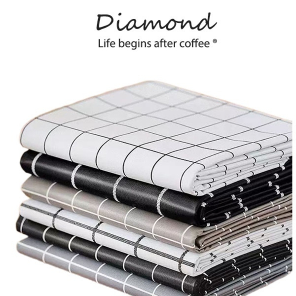 Diamond Coffee ผ้าปูโต๊ะ หนา คุณภาพสูง PVC กันน้ำกันน้ำมัน ทนใช้ทนทาน แบบลายสก๊อตขาวดำ ขนาดใหญ่ เนื้อผ้ามีน้ำหนัก