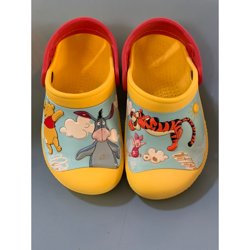 รองเท้า crocs หมีพูห์ รองเท้าเด็กมือสอง c10-11 วัดใน 17 ซม. crocs  Winnie the Pooh