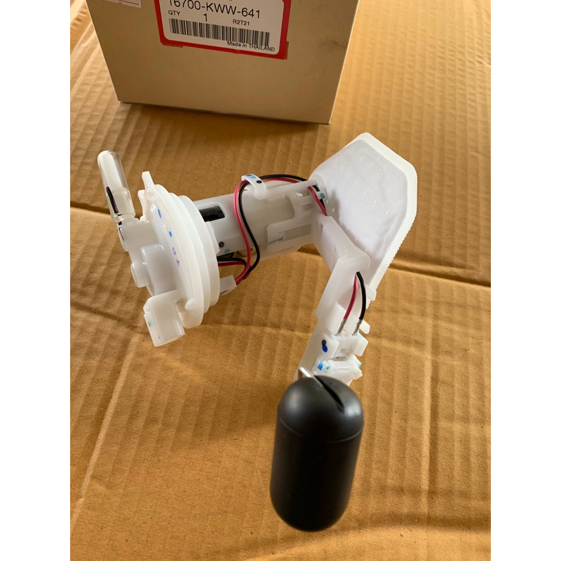 ปั้มติ๊ก W-110i ใหม่  16700-KWW-641 แท้