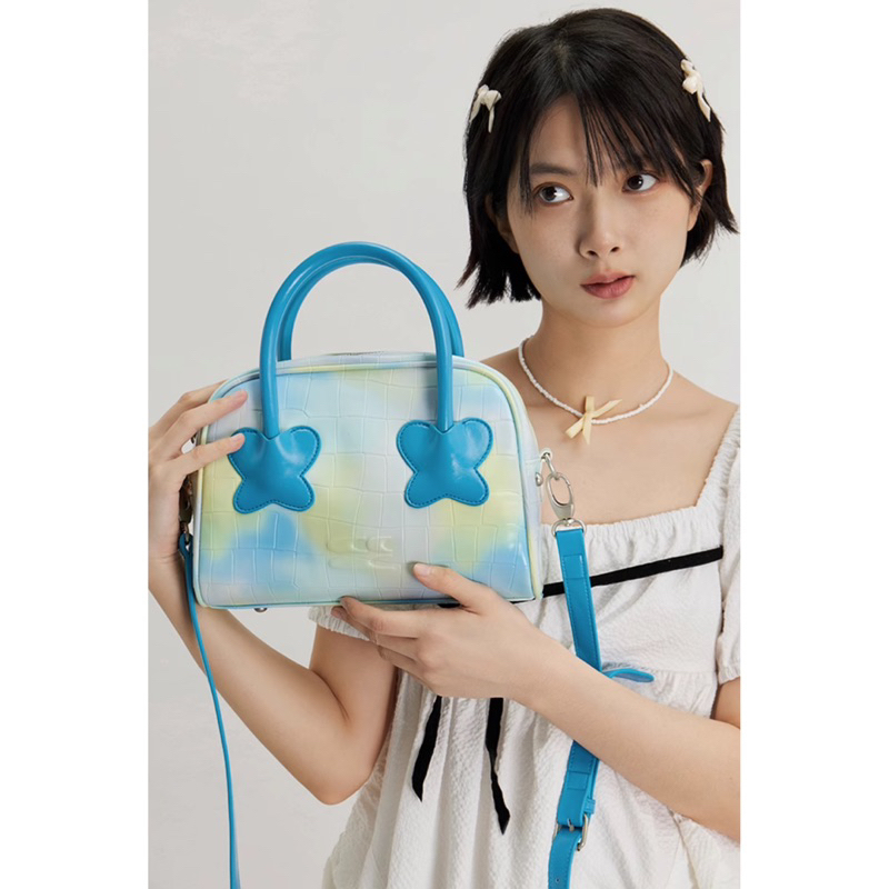 CryingCenter กระเป๋าสะพายข้าง/ครอสบอดี้ Big Rainbow Bag