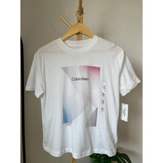 เสื้อยืดCalvin Klein  "เสื้อยืดหญิง CKเจนนี่เหลี่ยมดอทหลายสี ขาว" งานCalvin Kleinแท้100%