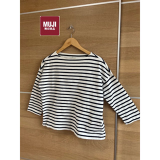 MUJI x cotton x XS-S ลายทางขาวกรมเข้ม อก 42 ยาว 21 ทรง oversize Code : 796(6)