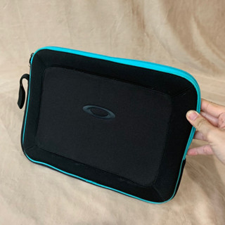 กระเป๋าใส่คอม Oakley Laptop Sleeve มือ2 สภาพดี