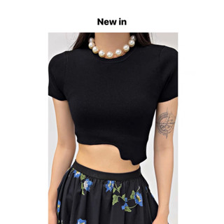 เสื้อยืดครอปผ้านิต ASYMMETRIC HEM KNITTED CROP TOPS