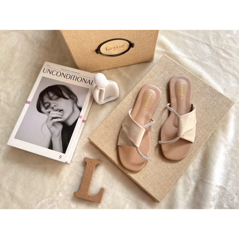 💎Afashion💎รองเท้าแตะแบบสวมสไตล์มินิมอลคาดเพชร สวยเรียบหรูดูแพง มี3สีนะคะ มีไซด์36-45 เลยค่ะ สินค้าพร้อมส่งนะคะ