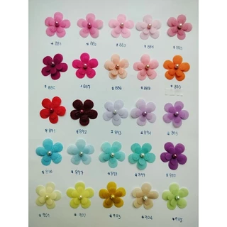 ดอกไม้ผ้า แพคละ115(25ดอกต่อแพค) แพคละ 230 (50ดอกต่อแพค) ขนาด 3cm (ตอกมุกด้วยเข็มหมุดแน่น) ซักได้ เปียกน้ำได้