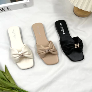รองเท้าแตะแฟชั่น🎀 หน้าสวมโบว์แต่งอะไหล่H งานน่ารักๆ หนังนิ่มพื้นนุ่ม ส่งของทุกวันส่งของไ
