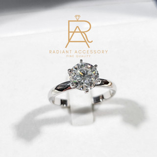 แหวนเงินแท้ชุบทองคำขาว ฝังเพชร Moissanite 2 กะรัต พร้อมใบเซอร์