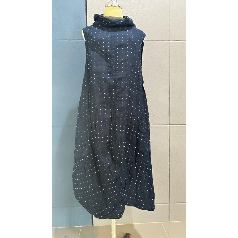 ชุดเดรสคอปีนทรงผู้ดีผ้าทิ้งตัวป้าย Ahi