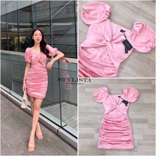📌พร้อมส่ง❣️STYLISTA เดรสแขนสั้นพองๆ  เปิดเว้าด้านหน้า เซ็กซี่เบาๆ ทรงพอดีตัว ใส่สวยเรียบหรูมาก