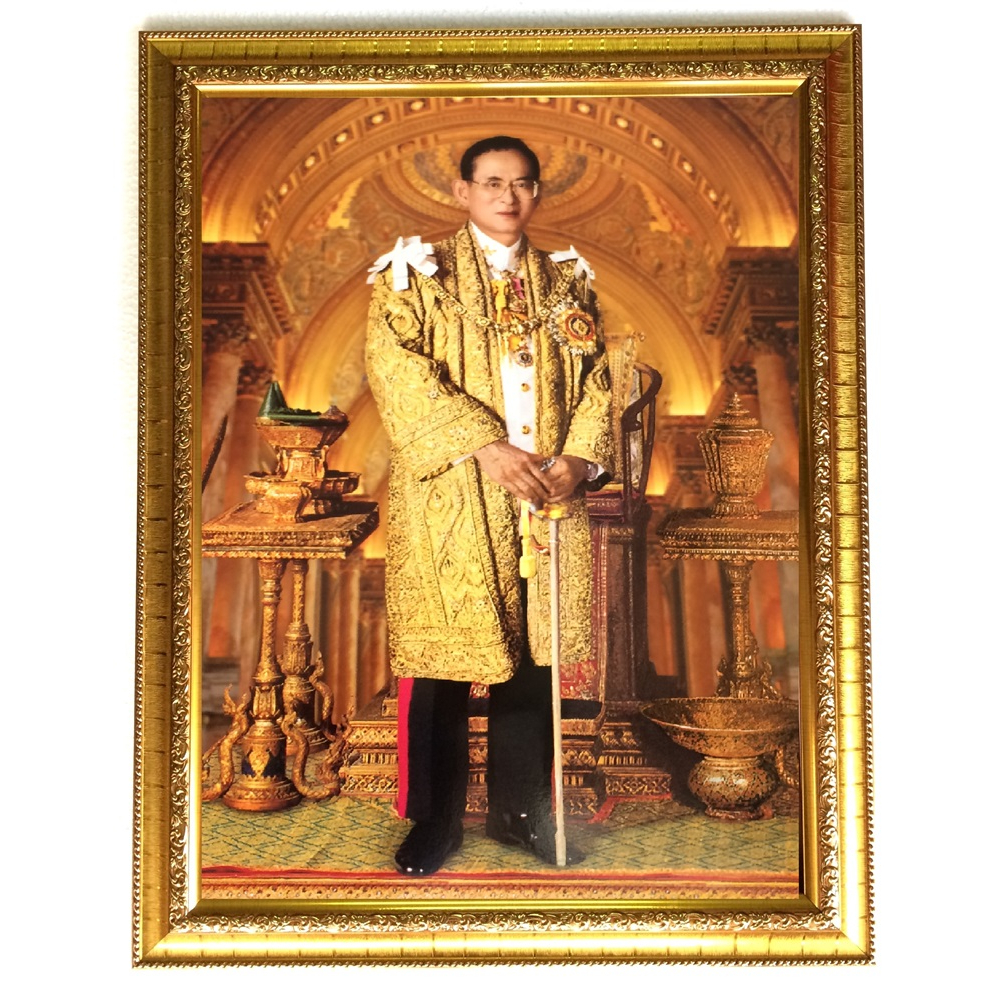 กรอบรูปรัชกาลที่9 พร้อมกรอบกระจก18*23นิ้ว ขนาด 18*23นิ้ว  งานขึ้นบ้านใหม่. งานเกษียณ   หน้าที่การงาน มั่ง มี ศรี สุข - รูปที่ 2