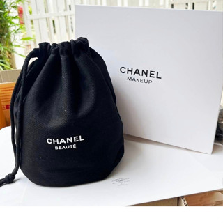 กระเป๋าผ้า ขนมจีบ สีดำ ก้นกลม Chanel Black Drawstring Bucket Makeup Bag Pouch Gift Box Chanel Beaute vip gift