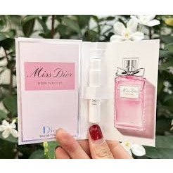 แท้ทั้งร้าน !! น้ำหอมขนาดทดลอง MISS DIOR ROSE N ROSES EDT 1 ML.