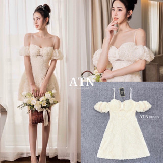 ATN มินิเดรสสายเดี่ยวผ้าปักลายดอกไม้สุดหรูสีครีม