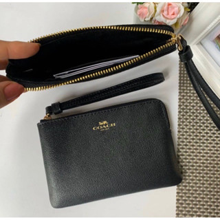 คล้องมือ 1 ซิป S รุ่น CORNER ZIP WRISTLET IN CROSSGRAIN LEATHER COACH F58032 IMITATION-GOLD/BLACK