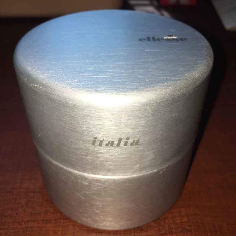 มือสอง กล่องเหล็กใส่นาฬิกา ยี่ห้อ ellesse