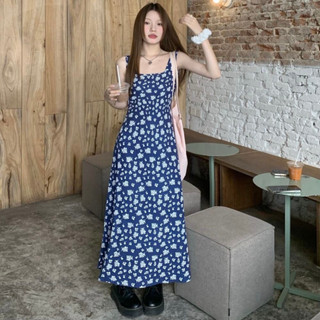 พร้อมส่ง เดรสสายเดี่ยวคอทรงเหลี่ยมกระโปรงทรงยาวสีน้ำเงิน ทรงมินิไซซ์ ดีเทลผ้าพิมพ์ลายดอกไม้สีขาวทั้งตัวน่ารักมากๆ