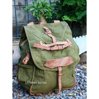 กระเป๋าเดินทาง เป้แบ็คแพ็ค Military Backpack Romanian Retro Rucksack 1970s. เป้เดินป่า วัสดุผ้าแคนวาส สายสะพายหนังเเท้