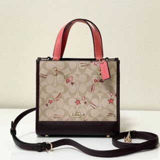 💥🎇กระเป๋ามาใหม่ NEW COACH DEMPSEY TOTE 22 IN SIGNATURE CANVAS WITH HEART AND STAR PRINT  ลายดาว สวยมาก