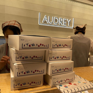 ขนมญี่ปุ่น⭐️ Audrey ขนมขึ้นชื่อและยอดฮิตจาก JAPAN อัดแน่นไปด้วยครีมและสตรอเบอร์รี่อย่างดี