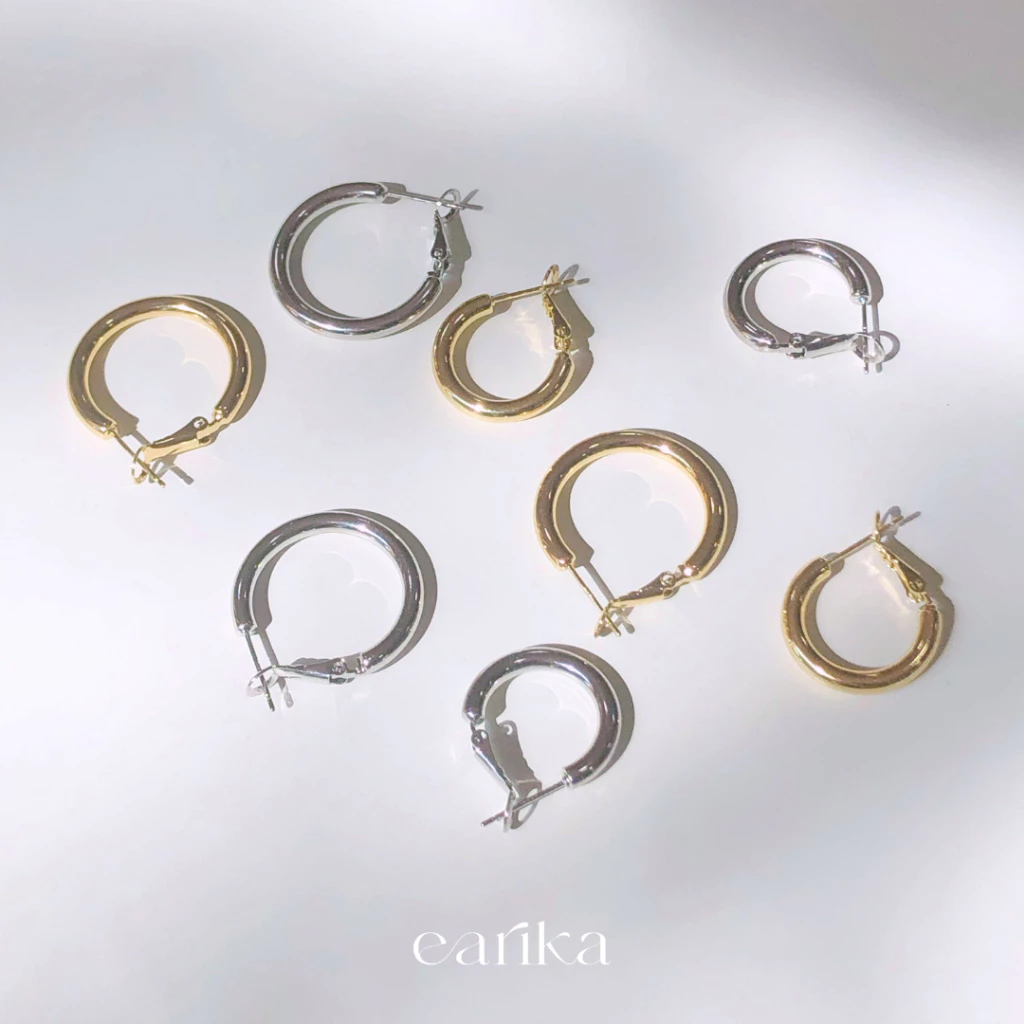 earika.earrings - venti basic hoop ต่างหูห่วงหนาก้านเงินแท้ชุบทองคำขาว (มีให้เลือก 2 สี 2 ขนาด) เหมาะสำหรับคนแพ้ง่าย