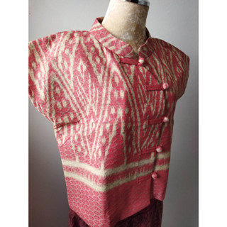 เสื้อ ผ้าฝ้าย ผ้าทอมือ Hand Woven cloth อัดผ้ากาว สีแดง ครีม คอจีน แขนล้ำ ทรงตัวปล่อย มีในไทย ส่งเร็ว มีเก็บปลายทาง