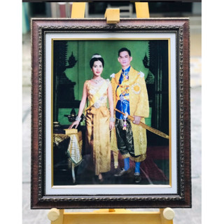 กรอบรูป พระบรมฉายาลักษณ์ ในหลวงรัชกาลที่ 9 และสมเด็จพระราชินี ขนาดกว้าง 21.5 นิ้ว สูง 25.5 นิ้ว