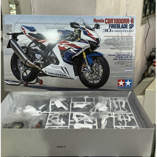 Honda CBR1000RR-R FIREBLADE SP ฉลองครบรอบ 30 ปี 1/12